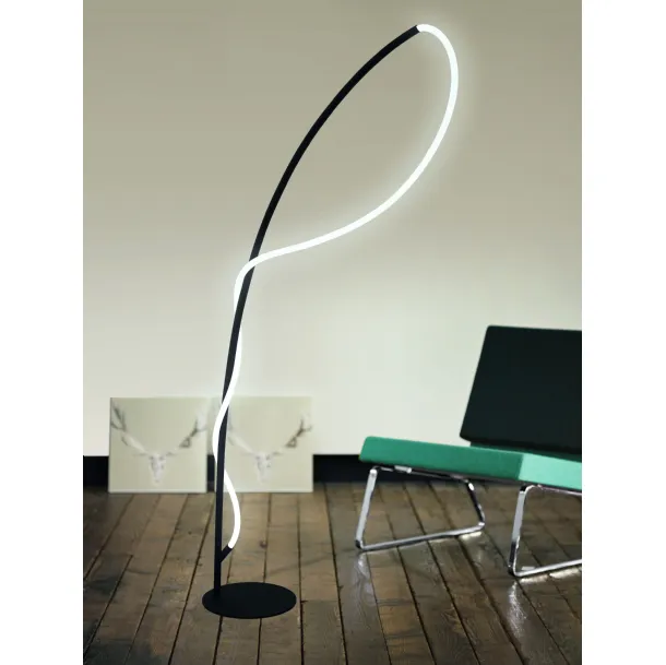 Lampada da terra in metallo e policarbonato Egidonella di Eglo