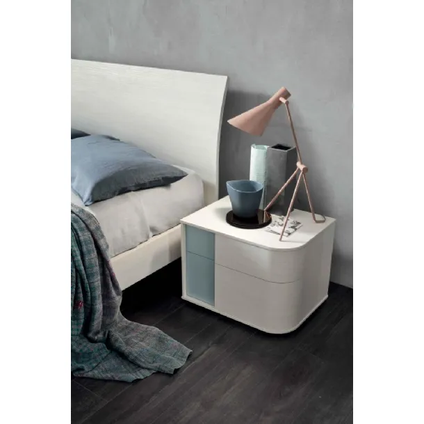 Comodino Bold in Olmo Artico laccato Nuvola di Maronese Acf
