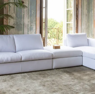 Divano imbottito componibile con penisola Morbidone di Family Bedding