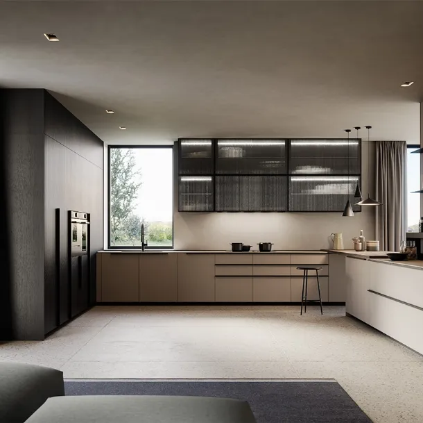 Cucina Moderna angolare Tratto 10 in Pet riciclato, boiserie in legno impiallacciato e pensili in vetro e alluminio di Arredo3
