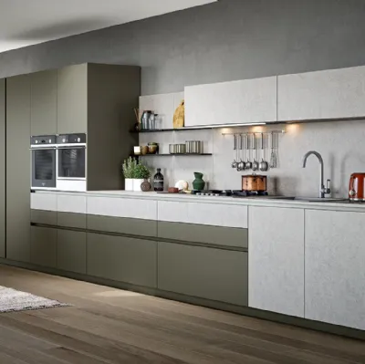 Cucina Moderna Trend lineare in laccato opaco muschio e finitura pietra piave di Forma la cucina