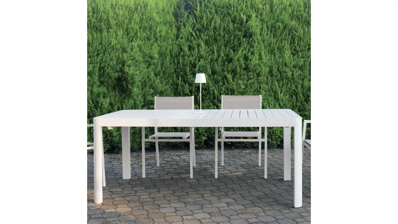 Tavolo Alluminium Table in alluminio verniciato bianco di La Seggiola